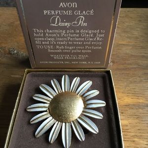 Avon Daisy Pin